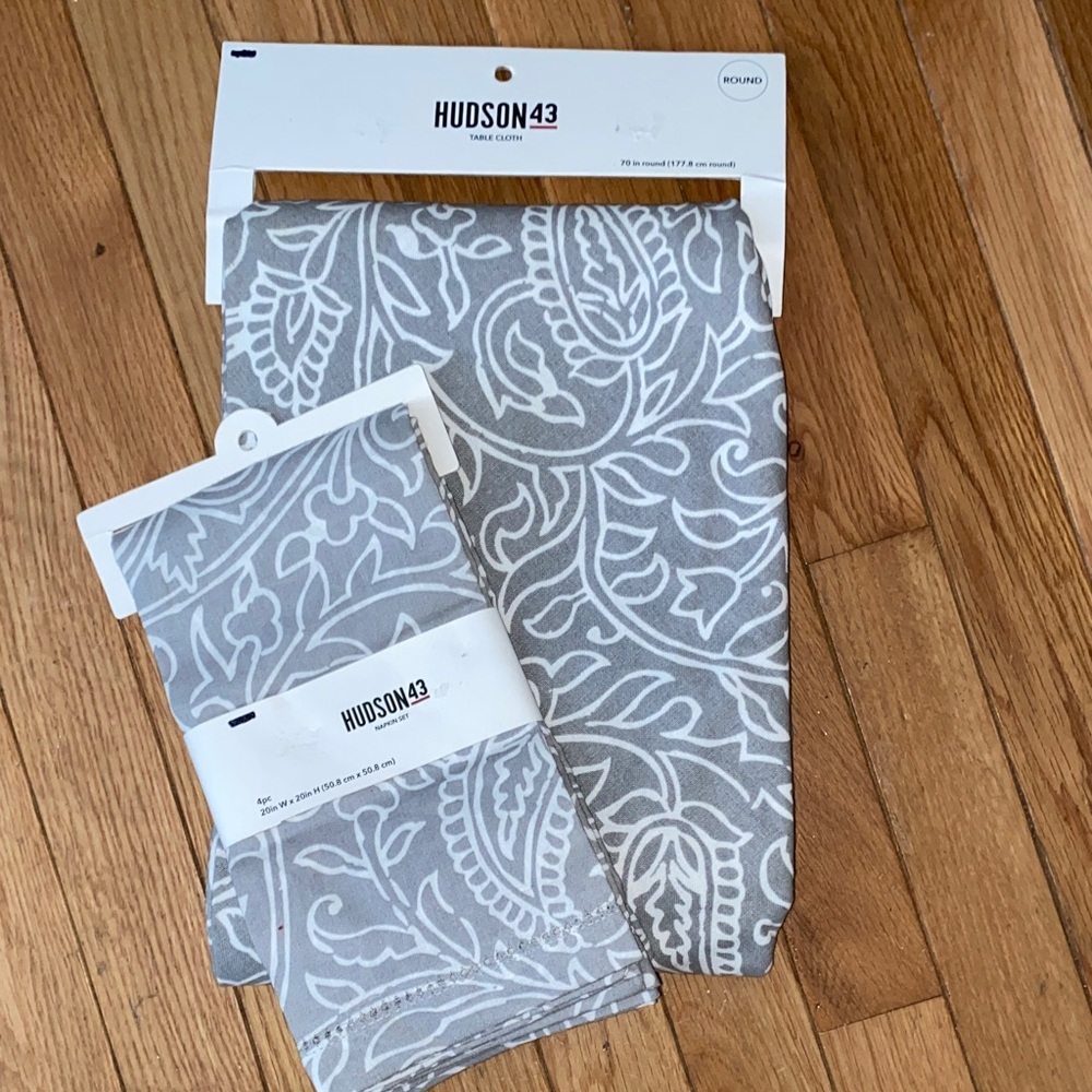 Hudson 43 New Elegant Gray Paisley Table Linens 100%Cotton Tablecloth Napkins